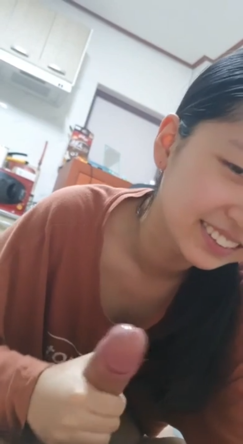 Em gái non tơ bú cu - clip sex
